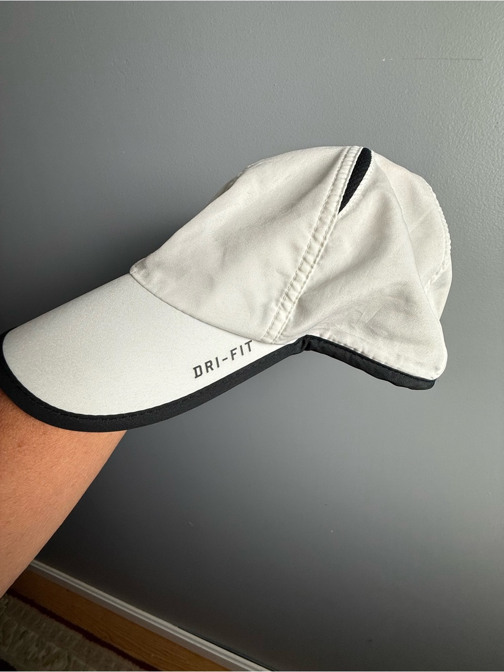 Nike Dri-Fit AeroBill Featherlight Cap